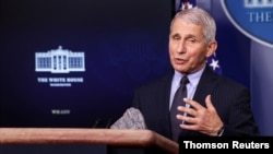El doctor Anthony Fauci, director del Instituto Nacional de Alergias y Enfermedades Infecciosas, habla en una rueda de prensa en la Casa Blanca, en Washington, el domingo 14 de marzo de 2021.