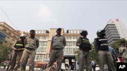 FILE PHOTO - Cambodian police officers stand guard in front of the Phnom Penh Municipal Court during a hearing of Kem Sokha, the head of the dissolved Cambodia National Rescue Party, in Phnom Penh, Cambodia, Jan. 16, 2020. (AP Photo)