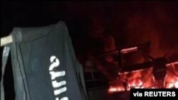 Picha iliyosambazwa na kikundi cha al Shabaab baada ya shambulizi la kambi ya Jeshi nchini Kenya. Bendera ya al Shabaab katika uwanja wa ndege wa Manda Bay, Manda, Lamu, Kenya January 5, 2020. REUTERS.