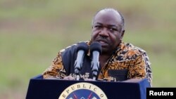 Le président du Gabon Ali Bongo s'adresse aux médias à Nairobi, Kenya, le 30 avril 2016.