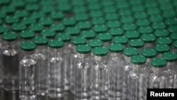 Algunas vacunas para COVID-19 deben almacenarse a temperaturas muy frías y los hospitales y otros centros de salud se están preparando para poder conservarlas.