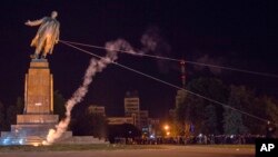 Знесення найбільшого в Україні пам’ятника Леніну в Харкові. Вересень 2014 р.