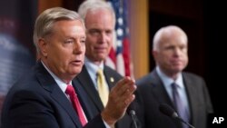 Сенатори Грем, Джонсон та Маккейн