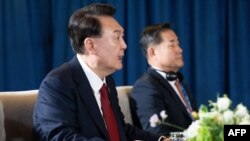 2024年11月15日，南韓總統尹錫悅在秘魯利馬舉行的亞太經合組織(APEC)領導人峰會期間與美國總統拜登和日本首相石破茂舉行三方會議。