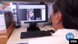 នេះ​ជា​រូបភាព​នៃ​ការ​ប្រាស្រ័យ​ទាក់ទង​គ្នា​រវាង​អ្នក​ជំងឺ និង​គ្រូពេទ្យ​តាម​រយៈ​វីដេអូ។ 