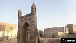 Xitoyning, asosan, uyg'urlar yashovchi Qashqar shahrida buzilgan masjid