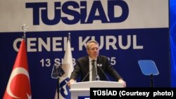 TÜSİAD Yüksek İstişare Kurulu (YİK) Başkanı Ömer Aras, genel kurul toplantısında Türkiye’de politik hayatta olağanüstü olaylar yaşandığını söylemişti.