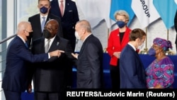 Svjetski lideri na samitu G20 u Rimu (Foto: Reuters/Ludovic Marin)