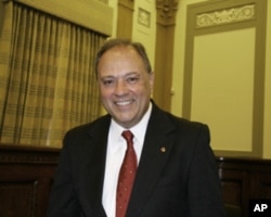 委员会主席施雷恩