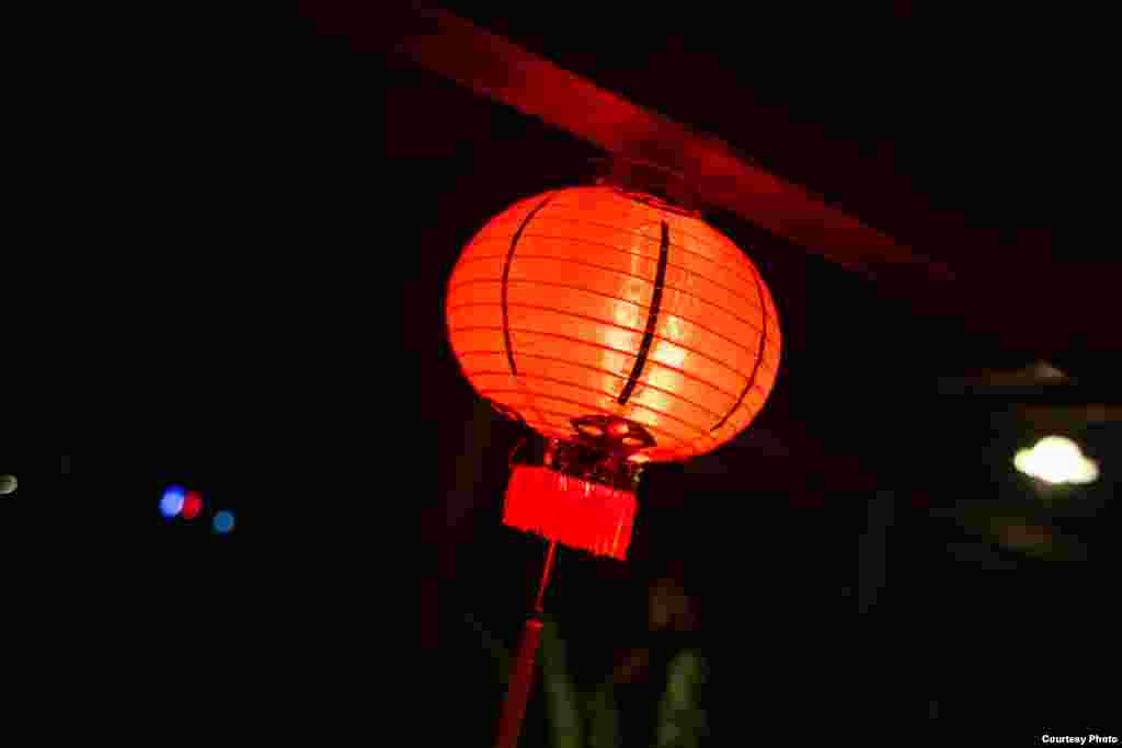 A red lantern hangs on stage, Siem Reap, Cambodia, July 14, 2017. (Photo: Enric Contreras) 