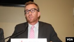 លោក John Sifton នាយក​ផ្នែក​តស៊ូ​មតិ​ប្រចាំ​តំបន់​អាស៊ី​នៃ​អង្គការ ​Human Rights Watch (សាយ មុន្នី/ VOA) 