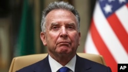 ARCHIVO - Steve Witkoff, enviado especial del presidente Donald Trump para Oriente Medio, participa en una reunión junto al secretario de Estado Marco Rubio en Arabia Saudita, el 18 de febrero de 2025.