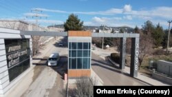 Depremin yıkıma uğrattığı Adıyaman’da bir yandan yaralar sarılmaya devam ederken Organize Sanayi Bölgesi’nde ise kriz derinleşiyor. 