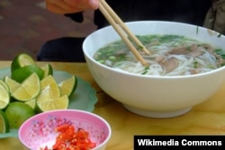 A bowl of pho and its condiments, as served in the Cầu Giấy district, Hanoi. (Wikimedia - Codename5281)