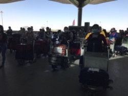 ကယ်ဆယ်ရေးလေယာဉ်နဲ့ ပြည်တော်ပြန်ကြမယ့် ဂျော်ဒန်ရောက် မြန်မာအလုပ်သမားများ။ (ဇူလိုင် ၁၈၊ ၂၀၂၀။ ဓာတ်ပုံ - Myanmar Embassy in Israel)