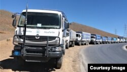 انسداد گذرگاه تورخم در سه هفته گذشته، مشکلات زیادی را به مسافران و به ویژه بیماران و همچنان داد و ستد تجاری میان افغانستان و پاکستان به وجود آورده است.(عکس ارشیف).