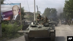 ოსი ჯარისკაცები რუსულ ტანკზე, ცხინვალი, 2008 წლის 11 აგვისტო