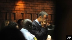Athlete Oscar Pistorius weeps in court in Pretoria, South Africa, Feb 15, 2013, at his bail hearing in the murder case of his girlfriend Reeva Steenkamp. 
