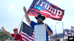ფლორიდის შტატში შეკრებილი დონალდ ტრამპის მხარდამჭერები.