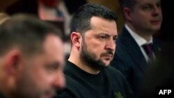 Во интервју за британски медиум што се емитуваше во петокот, Зеленски го покани поранешниот претседател и фаворит за републиканската претседателска номинација да го посети Киев, под услов Трамп да го исполни своето ветување на начин што може да ја задоволи Украина