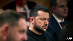 Президент України Володимир Зеленський під час зустрічі з представниками найбільших фінансових фондів світу на Всесвітньому економічному форумі в Давосі. Фото пресслужба Президента України. 16 січня 2024 року. 