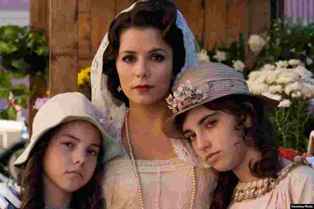 Eva Longoria (center) in FOR GREATER GLORY, courtesy of ARC Entertainment. (Photo: Hana Matsumoto)