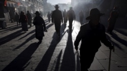 སྟོད་ལུང་བདེ་ཆེན་རྫོང་དུ་བོད་མིའི་ས་ཞིང་བཙན་འཕྲོག་བྱས་པས་མི་རྣམས་ཀྱི་འཚོ་བར་དཀའ་ངལ་འཕྲད་འདུག