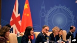 英國財相李韻晴1月11日在北京參加英中經濟與財經對話會議。圖為李韻晴在會上講話。