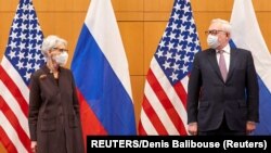 Wendy Sherman, zamjenica američkog državnog sekretara, i Sergej Rjabkov, zamjenik ministra spoljnih polova.