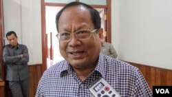 រូបឯកសារ៖ លោក​ ខៀវ សុភ័គ អ្នកនាំពាក្យ​ក្រសួង​មហាផ្ទៃ​និយាយ​ជាមួយ​​អ្នកសារព័ត៌មាន​នៅ​ថ្ងៃ​ទី​១១ ខែ​សីហា ឆ្នាំ​២០១៦​ នៅ​រាជធានី​ភ្នំពេញ​។ (ឡេង ឡែន/វីអូអេ)