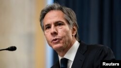 拜登的国务卿人选布林肯(Anthony Blinken)2021年1月19日在参议院外委会接受质询（路透社转发媒体联访照片）