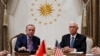 Wakil Presiden Mike Pence bertemu dengan Presiden Turki Recep Tayyip Erdogan di Istana Kepresidenan untuk mengadakan pembicaraan tentang Kurdi dan Suriah, Kamis, 17 Oktober 2019, di Ankara, Turki. (Foto: AP/Jacquelyn Martin)