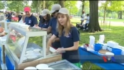 Біля Капітолію безкоштовно частували морозивом. Відео