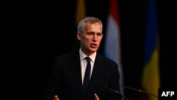 เยนส์ สโตลเทนเบิร์ก เลขาธิการองค์การสนธิสัญญาแอตแลนติกเหนือ (นาโต้) ขึ้นพูดที่การประชุมรัฐสภานาโต้ ในกรุงโซเฟีย ประเทศบัลแกเรีย เมื่อ 27 พ.ค. 2567 (Photo by Nikolay DOYCHINOV / AFP)