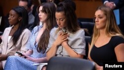Pesenam Olimpiade AS Simone Biles, McKayla Maroney, Aly Raisman dan Maggie Nichols bersaksi dalam sidang Senat tentang penanganan FBI atas penyelidikan Larry Nassar dalam kasus pelecehan seksual terhadap pesenam Olimpiade, di Gedung Capitol, Washington DC, (15/9). 