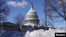 อาคารรัฐสภาสหรัฐฯ และกองหิมะในอาณาบริเวณใกล้เคียง วันที่ 17 มกราคม 2025 (ที่มา: Reuters)