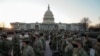 Miembros de la Guardia Nacional se concentran en las afueras del Capitolio. 13 de enero de 2021.