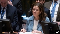 Balozi wa Marekani na naibu mwakilishi wa Marekani kwenye Umoja wa Mataifa Dorothy Camille Shea akizungumza kwenye mkutano wa Baraza la Usalama mjini New York, Januari 26, 2025. Picha ya AP