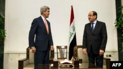 Amerika Davlat kotibi Jon Kerri, Iroq Bosh vaziri Nuri al-Mailikiy Bag'dodda. 23-iyun, 2014-yil.
