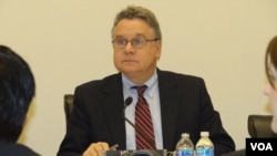 美國國會及行政當局中國委員會主席克里斯.史密斯表達了對香港五名禁書書商神秘失踪事件的擔憂。