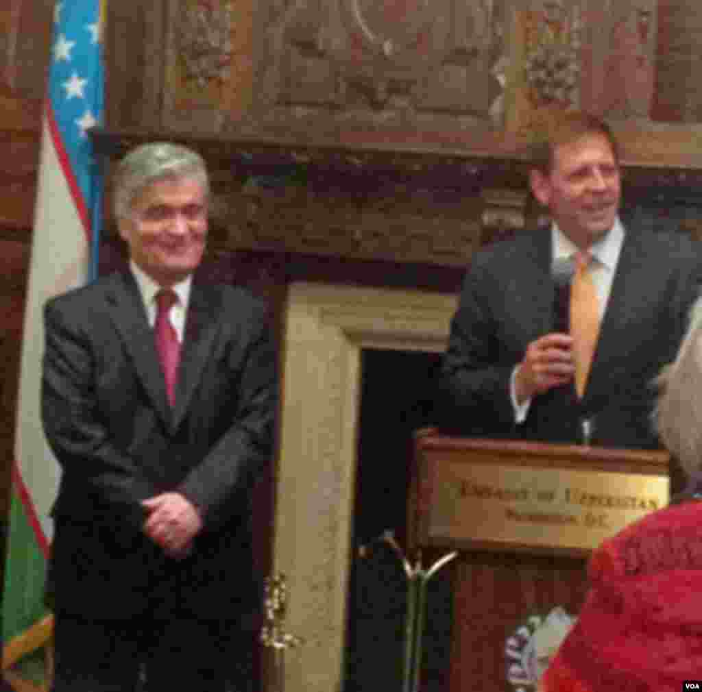 AQSh Mudofaa vaziri muovini Piter Lavoy so'zlamoqda