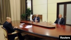 俄羅斯總統普京，亞美尼亞總理帕希尼揚和阿塞拜疆總統阿利耶夫2021年11月26日在俄羅斯索契出席三邊會議。(路透社照片)