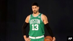 NBA波士顿凯尔特人队中锋坎特。(2021年9月27日)