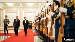 El presidente de Chile, Gabriel Boric, fue recibido este martes 17 de octubre por el presidente de China, Xi Jimping, durante una visita oficial al país asiático, principal socio estratégico del sudamericano. 