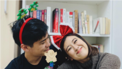 岑敖暉透過助理上載昔日與愛妻共渡聖誕歡樂時光的照片。 (圖片來源：岑敖暉個人臉書網站)