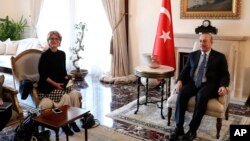 United Nations Special Rapporteur Agnes Callamard (L) meets Turkey's Foreign Minister Mevlut Cavusoglu in Ankara, Turkey, Jan. 28, 2019. 
