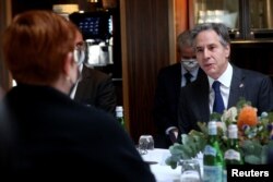 2022年2月11日，美国国务卿安东尼·布林肯在墨尔本会见澳大利亚外交部长玛丽斯·佩恩。他次日到达南太平洋岛国斐济访问。（路透社图片）