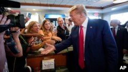 Тој, исто така, рече дека доколку биде избран за претседател следната година, ќе назначи специјален обвинител кој ќе го испита претседателот Џо Бајден и неговото семејство