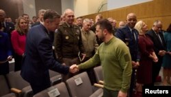 В понеділок президент України Володимир Зеленський виступив в Національному університеті оборони США, провів зустрічі з очільником Пентагону Ллойдом Остіном, керівництвом МВФ та Світового банку