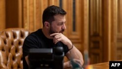 „Имаме план. Имаме многу конкретни градови, многу (конкретни) насоки каде одиме. Не можам да ги споделам сите детали, но имаме некои бавни чекори напред на југ, исто така имаме и чекори на исток“, кажа тој